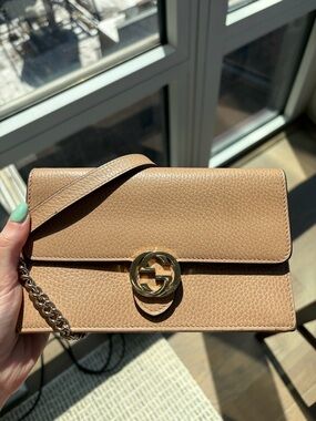 Gucci Beige/Tan Pebbled Leather Crossbody with Gold Interlocking G